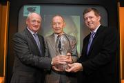 10 November 2009; Ronnie Kavanagh is presented with his Guinness Hall of Fame award by Michael Whelan, Guinness, left, and Peter O’Reilly, Chairman of the Rugby Writers of Ireland, during the Guinness Rugby Writers of Ireland Awards. Guinness Storehouse, St. James's Gate, Dublin. Picture credit: Stephen McCarthy / SPORTSFILE