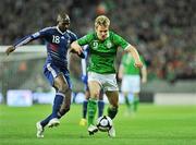 14 November 2009; Kevin Doyle, Republic of Ireland, in action against Alou Diarra, France. FIFA 2010 World Cup Qualifying Play-off 1st Leg, Republic of Ireland v France, Croke Park, Dublin. Picture credit: David Maher / SPORTSFILE