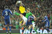 14 November 2009; Hugo Lloris, France, in action against Kevin Doyle, Republic of Ireland. FIFA 2010 World Cup Qualifying Play-off 1st Leg, Republic of Ireland v France, Croke Park, Dublin. Picture credit: David Maher / SPORTSFILE