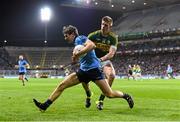 30 January 2016; Michael Fitzsimons, Dublin, in action against Tommy Walsh, Kerry. Allianz Football League, Division 1, Round 1, Dublin v Kerry. Croke Park, Dublin. Picture credit: Stephen McCarthy / SPORTSFILE