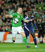 14 November 2009; Robbie Keane, Republic of Ireland, in action against Bacary Sagna, France. FIFA 2010 World Cup Qualifying Play-off 1st Leg, Republic of Ireland v France, Croke Park, Dublin. Photo by Sportsfile