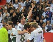 18 November 2009; Republic of Ireland's Robbie Keane, centre, celebrates after scoring his side's opening goal in the 33rd minute with team-mates, from left to right, Kevin Kilbane, keith Andrews, Damien Duff and Liam Lawrence. FIFA 2010 World Cup Qualifying Play-off 2nd Leg, Republic of Ireland v France, Stade de France, Saint Denis, Paris. Picture credit: David Maher / SPORTSFILE