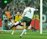 18 November 2009; John O'Shea, Republic of Ireland, shoots on goal during the early stages of the second half. FIFA 2010 World Cup Qualifying Play-off 2nd Leg, Republic of Ireland v France, Stade de France, Saint-Denis, Paris, France. Picture credit: David Maher / SPORTSFILE