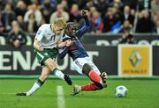 18 November 2009; Damien Duff, Republic of Ireland, shoots on goal against Bacary Sagna, France. FIFA 2010 World Cup Qualifying Play-off 2nd Leg, Republic of Ireland v France, Stade de France, Saint-Denis, Paris, France. Picture credit: David Maher / SPORTSFILE