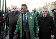 26 November 2009; Brazilian soccer legend Pelé, flanked by security, arrives to Trinity Comprehensive School, Ballymun, Dublin. Picture credit: Stephen McCarthy / SPORTSFILE