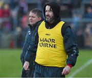 14 February 2016; Maor Fóirne Donal Óg Cusack, with Clare manager Davy Fitzgerald, left, near the end of the game. Allianz Hurling League, Division 1B, Round 1, Clare v Offaly. Cusack Park, Ennis, Co. Clare. Picture credit: Ray McManus / SPORTSFILE