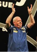 18 Febraury 2016; Robert Thornton claps the crowd ahead of his match against Raymond Van Barneveld during the Betway Premier League Darts. 3 Arena, Dublin. Picture credit: Seb Daly / SPORTSFILE