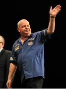 18 Febraury 2016; Robert Thornton waves to the crowd during his match against Raymond Van Barneveld during the Betway Premier League Darts. 3 Arena, Dublin. Picture credit: Seb Daly / SPORTSFILE