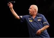 18 Febraury 2016; Robert Thornton competes against Raymond Van Barneveld during the Betway Premier League Darts. 3 Arena, Dublin. Picture credit: Seb Daly / SPORTSFILE