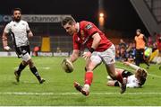 25 March 2016; Ronan O'Mahony, Munster, goes past Giulio Toniolatti, Zebre, to score his side's second try of the game. Guinness PRO12 Round 18, Munster v Zebre. Thomond Park, Limerick.  Picture credit: Matt Browne / SPORTSFILE