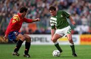 13 October 1993; Ray Houghton of Republic of Ireland in action against Gonzalez Voro of Spain during the FIFA World Cup Qualifier match between Republic of Ireland and Spain at Lansdowne Road in Dublin. Photo by Ray McManus/Sportsfile