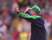 27 May 2001; Limerick manager Eamonn Cregan shouts instructions during the Guinness Munster Senior Hurling Championship Quarter-Final match between Cork and Limerick at Páirc Uí Chaoimh in Cork. Photo by Ray McManus/Sportsfile