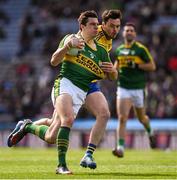 10 April 2016; David Moran, Kerry, in action against Donie Shine, Roscommon. Allianz Football League, Division 1, Semi-Final, Kerry v Roscommon, Croke Park, Dublin. Picture credit: Ray McManus / SPORTSFILE