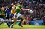 10 April 2016; David Moran, Kerry, in action against Donie Shine, Roscommon. Allianz Football League, Division 1, Semi-Final, Kerry v Roscommon, Croke Park, Dublin. Picture credit: Ray McManus / SPORTSFILE