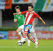 25 May 2010; Antolin Alcaraz, Paraguay, in action against Cillian Sheridan, Republic of Ireland. International Friendly, Republic of Ireland v Paraguay, RDS, Ballsbridge, Dublin. Picture credit: Barry Cregg / SPORTSFILE