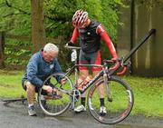 29 May 2010; Stephen O'Sullivan, Meath Engraveit.ie/Jade.ie, has his back wheel changed by neutral service mechanic Gerry Beggs as the race departed Gorey, Co. Wexford. FBD Insurance Ras, Stage 7, Gorey - Kilcullen. Picture credit: Stephen McCarthy / SPORTSFILE