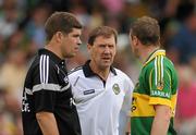6 June 2010; Kerry manager Jack O'Connor and selector Eamon Fitzmaurice in conversation with Tomas O Se ahead of the game. Munster GAA Football Senior Championship Semi-Final, Kerry v Cork, Fitzgerald Stadium, Killarney, Co. Kerry. Picture credit: Stephen McCarthy / SPORTSFILE