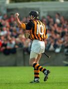 31 May 1998; DJ Carey of Kilkenny urges on his team-mates during the Leinster GAA Hurling Senior Championship Quarter-Final match between Dublin and Kilkenny at Parnell Park in Dublin. Photo by Brendan Moran/Sportsfile