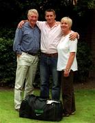 21 June 2001; Ireland rugby player Tyrone Howe, who has been called up to the British and Irish Lions tour, pictured with his parents Tom and Daphne in Dublin prior to his departure to Australia. Photo by Damien Eagers/Sportsfile