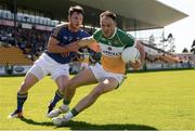 15 May 2016; Graham Guilfoyle of Offaly in action against Michael Quinn of Longford during the Leinster GAA Football Senior Championship, Round 1, Offaly v Longford in O'Connor Park, Tullamore, Co. Offaly.  Photo by Piaras O Midheach/Sportsfile