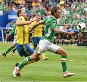 13 June 2016; Jeff Hendrick of Republic of Ireland in action against Andreas Granqvist of Sweden in the UEFA Euro 2016 Group E match between Republic of Ireland and Sweden at Stade de France in Saint Denis, Paris, France. Photo by David Maher/Sportsfile