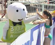 28 July 2010; Ireland's Tori Pena gives a high five to Barni, the Barcelona mascot, during her qualifying for the Women's Pole Vault. 20th European Athletics Championships Montjuïc Olympic Stadium, Barcelona, Spain. Picture credit: Brendan Moran / SPORTSFILE