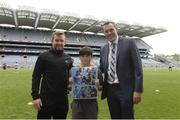 20 June 2016; Pictured at the Allianz Cumann na mBunscol finals are Allianz ‘Follow the Dubs’ 2016 winner, Corey Tighe, Allianz Ireland’s, and former Dublin footballer Ciarán Whelan and Kilkenny hurler Richie Hogan, left. As part of Corey’s prize, he has won a tour of the Skyline in Croke Park for his whole class in St. Mhearnóg, Portmarnock. Allianz Cumann na mBunscol Finals at Croke Park in Dublin. Photo by Piaras Ó Mídheach/Sportsfile