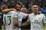22 June 2016; Republic of Ireland assistant manager Roy Keane celebrates with Jeff Hendrick and Robbie Keane following the UEFA Euro 2016 Group E match between Italy and Republic of Ireland at Stade Pierre-Mauroy in Lille, France. Photo by David Maher / Sportsfile