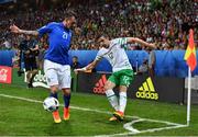 22 June 2016; Stephen Ward of Republic of Ireland in action against Federico Bernardeschi of Italy during the UEFA Euro 2016 Group E match between Italy and Republic of Ireland at Stade Pierre-Mauroy in Lille, France. Photo by Stephen McCarthy/Sportsfile