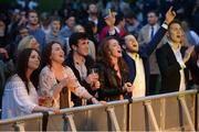 14 July 2016; Crowd watches Hermitage Green performs live during the Bulmers Evening Meeting at Leopardstown in Dublin. Photo by Cody Glenn/Sportsfile