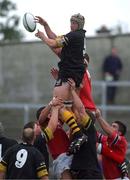 7 August 2001; Joe Beardshaw of London Wasps wins possession in the line-out from Mick O'Driscoll of Munster during the Triangular Tournament match between Munster and London Wasps at Thomond Park in Limerick. Photo by Matt Browne/Sportsfile