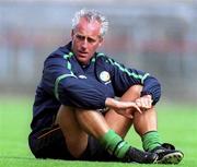 31 August 2001; Republic of Ireland manager Mick McCarthy speaks to his players during a Republic of Ireland training session at Lansdowne Road in Dublin. Photo by Matt Browne/Sportsfile
