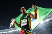 14 August 2016; Wayde van Niekerk of South Africa celebrates winning the Men's 400m final with a world record time of 43.03 seconds at the Olympic Stadium during the 2016 Rio Summer Olympic Games in Rio de Janeiro, Brazil. Photo by Stephen McCarthy/Sportsfile