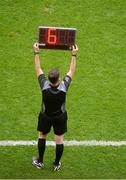 21 August 2016; Sideline official Eamon O'Grady signals for six minutes of added time at the end of the second half during the GAA Football All-Ireland Senior Championship Semi-Final game between Mayo and Tipperary at Croke Park in Dublin. Photo by Piaras Ó Mídheach/Sportsfile