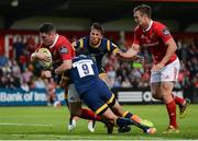 26 August 2016; Ronan O'Mahony, left, of Munster scores his team's fifth try of the match despite the attempts from Worcester Warriors tacklers Jonny Arr and Dean Hammond during the Pre-Season Friendly game between Munster and Worcester Warriors at Irish Independent Park in Cork. Photo by Seb Daly/Sportsfile