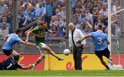 28 August 2016; Darran O’Sullivan of Kerry scores his side's first goal despite the efforts of David Byrne, left, and Jonny Cooper of Dublin during the GAA Football All-Ireland Senior Championship Semi-Final game between Dublin and Kerry at Croke Park in Dublin. Photo by Piaras Ó Mídheach/Sportsfile