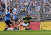 28 August 2016; Darran O’Sullivan of Kerry is challenged by Dublin's Jonny Cooper and David Byrne, behind, after scoring his side's first goal during the GAA Football All-Ireland Senior Championship Semi-Final game between Dublin and Kerry at Croke Park in Dublin. Photo by Piaras Ó Mídheach/Sportsfile