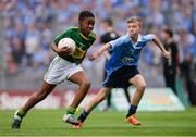 28 August 2016; Ciarán Hodanu, Ferrybank BNS, Ferrybank, Waterford, representing Kerry, in action against Luke Whitney, St Oliver Plunkett BNS, Moate, Westmeath, representing Dublin during the INTO Cumann na mBunscol GAA Respect Exhibition Go Games at the GAA Football All-Ireland Senior Championship Semi-Final game between Dublin and Kerry at Croke Park in Dublin. Photo by Piaras Ó Mídheach/Sportsfile