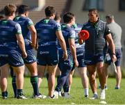 13 September 2016; Connacht head coach Pat Lam talks to his players during squad training at the Sportsground in Galway. Photo by Seb Daly/Sportsfile