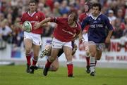 29 September 2001; Munster's Peter Clohessy gets the ball away while being tackled by Gregor Townsend, Castres. Munster v Castres, Heineken European Cup, Thomond Park, Limerick, Ireland. Rugby. Picture credit; Brendan Moran / SPORTSFILE *EDI*