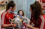 26 September 2016; Áine McInerney, age 4, from Mountainpole, Kells, Meath, and Cork players Eimear Meaney, left, and Maeve O'Sullivan with the Brendan Martin cup during a visit to Temple Street Children's Hospital, in Dublin. Photo by Piaras Ó Mídheach/Sportsfile