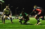 30 September 2016; Quinn Roux of Connacht scores his side's second try despite the efforts of Glenn Bryce of Edinburgh during the Guinness PRO12 Round 5 match between Connacht and Edinburgh Rugby at the Sportsground in Galway.  Photo by Piaras Ó Mídheach/Sportsfile