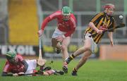 20 February 2011; John Mulhall, Kilkenny, in action against Jerry O'Connor, left, and Niall McCarthy, Cork. Allianz Hurling League, Division 1, Round 2, Kilkenny v Cork, Nowlan Park, Kilkenny. Picture credit: Stephen McCarthy / SPORTSFILE