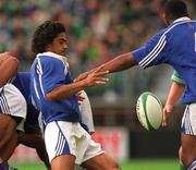 11 November 2001; Steven So'oalo of Samoa during the International Rugby match between Ireland and Samoa at Lansdowne Road in Dublin. Photo by Brian Lawless/Sportsfile