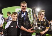 28 October 2016; Dundalk manager Stephen Kenny with his two sons, Eóin, left, age 10, and Fionn, age 12 celebrate with the trophy after the SSE Airtricity League Premier Division match between Dundalk and Galway United at Oriel Park in Dundalk Co Louth. Photo by David Maher/Sportsfile