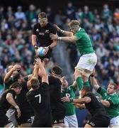 5 November 2016; Kieran Read of New Zealand takes a lineout from Jamie Heaslip of Ireland during the International rugby match between Ireland and New Zealand at Soldier Field in Chicago, USA. Photo by Brendan Moran/Sportsfile