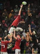 11 November 2016; Darren O'Shea of Munster wins a lineout ahead of Akira Ioane of Maori All Blacks during the match between Munster and the New Zealand Maori All Blacks at Thomond Park in Limerick. Photo by Brendan Moran/Sportsfile