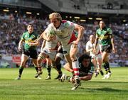 10 April 2011; Andrew Trimble, Ulster, runs in to score his side's first try despite the tacle of Lee Dickson, Northampton Saints. Heineken Cup Quarter-Final, Northampton Saints v Ulster, stadium:mk, Milton Keynes, Buckinghamshire, England. Picture credit: Oliver McVeigh / SPORTSFILE