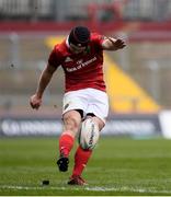 26 November 2016; Tyler Bleyendaal of Munster kicks a conversion during the Guinness PRO12 Round 9 match between Munster and Benetton Treviso at Thomond Park in Limerick. Photo by Diarmuid Greene/Sportsfile