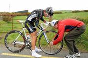 15 May 2011; Mark Dowling, Team Dectek, receives a wheel change from Colm Nulty during the 2011 Shay Elliott Memorial. Bray Wheelers Cycling Club, Bray, Co. Wicklow. Picture credit: Stephen McMahon / SPORTSFILE